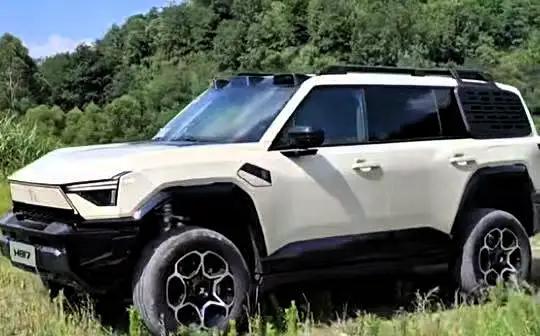 东风汽车承载“中国军车第一品牌”的纯正基因，猛士汽车植根东风五十余年造车积淀，抛