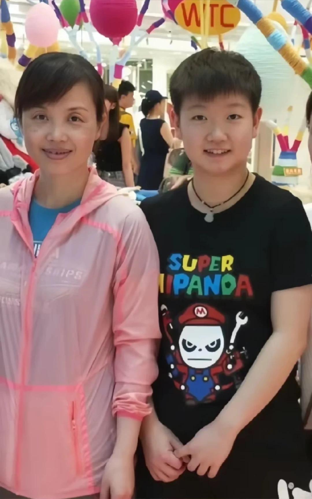 张琴教练与小豆包孙颖莎的故事？15岁的孙颖莎进入国家二队，张琴成为她在国乒的第一
