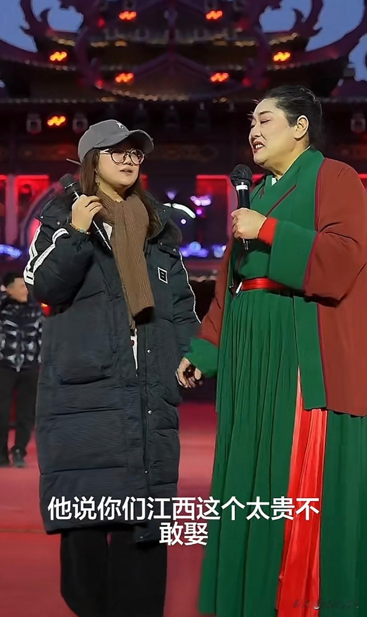 王婆相亲节目上来一个江西女孩，24岁，开舞蹈工作室。想找江西的男孩，王婆吆喝一声