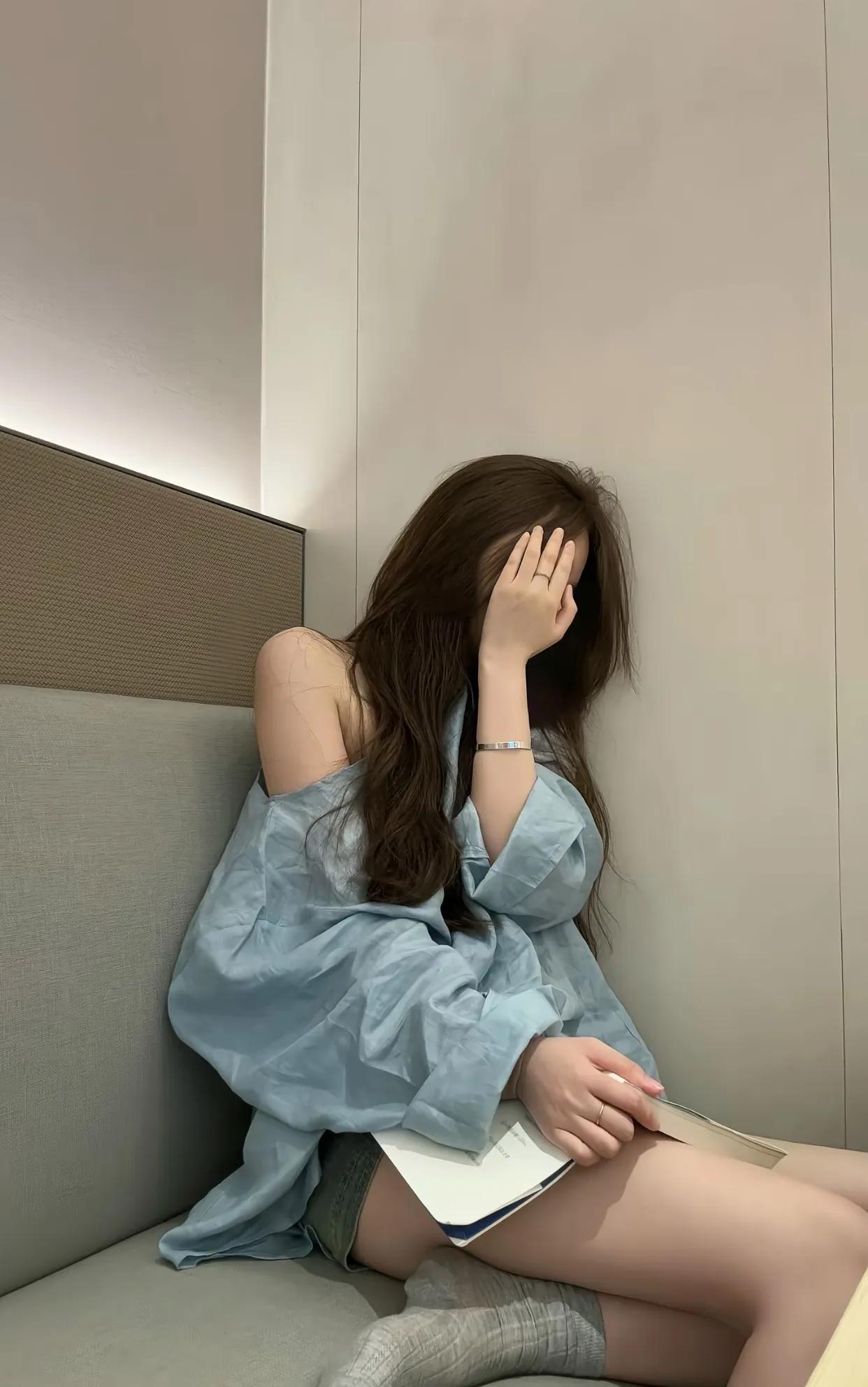 害羞的女孩儿