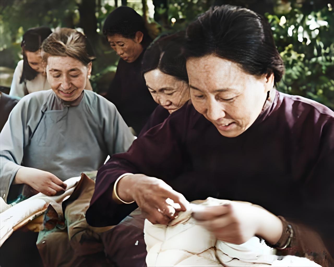 至1951年10月20日，沈阳市提前5天完成20万套棉衣任务，占东北全区冬装总产