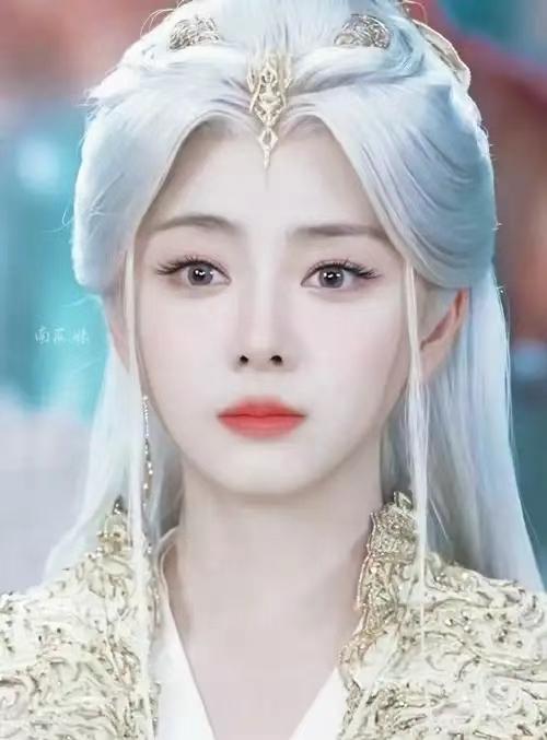 谭松韵白发造型

谭松韵近期凭借其独特的白发造型，在影视圈掀起了一股新的热潮。她