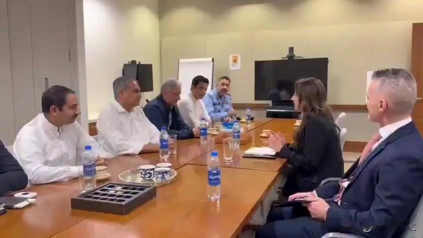 伊朗在发射无人机反击美国海军之后，又决定继续和美国人谈判了
估计是美国人又答应了