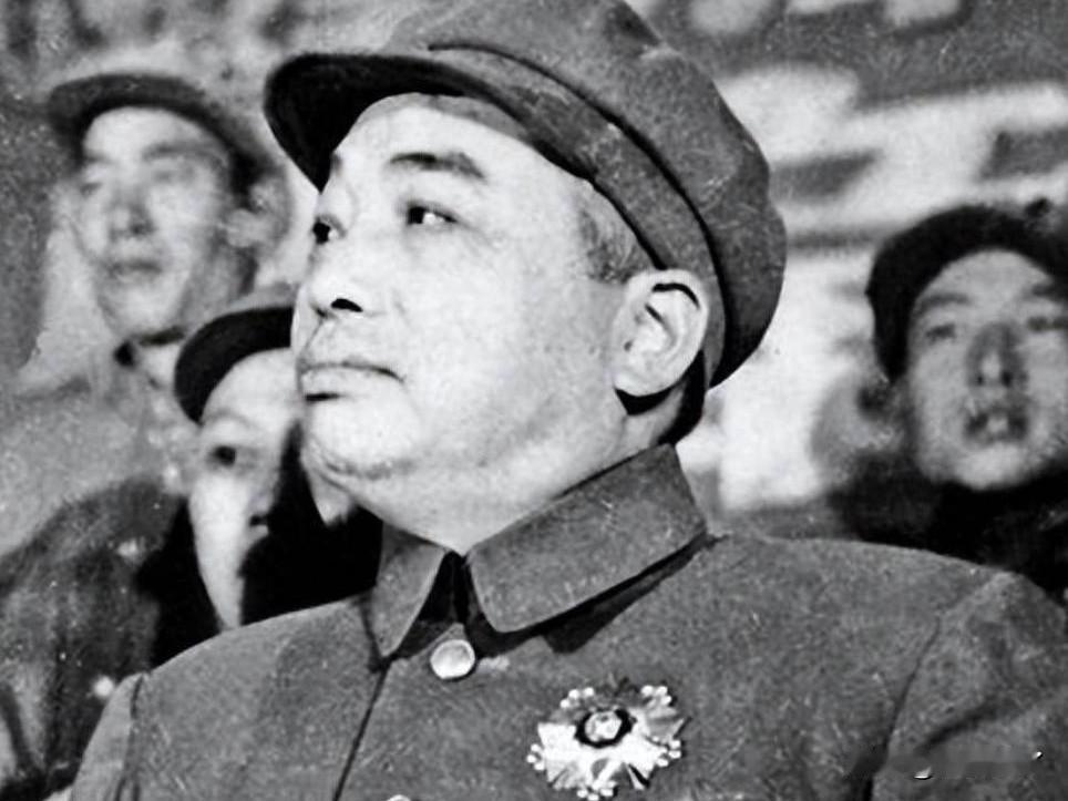 1950年11月下旬，抗美援朝第二次战役打响。志愿军司令员彭德怀在作战室收到一份