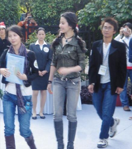 刘亦菲 高挑身材 