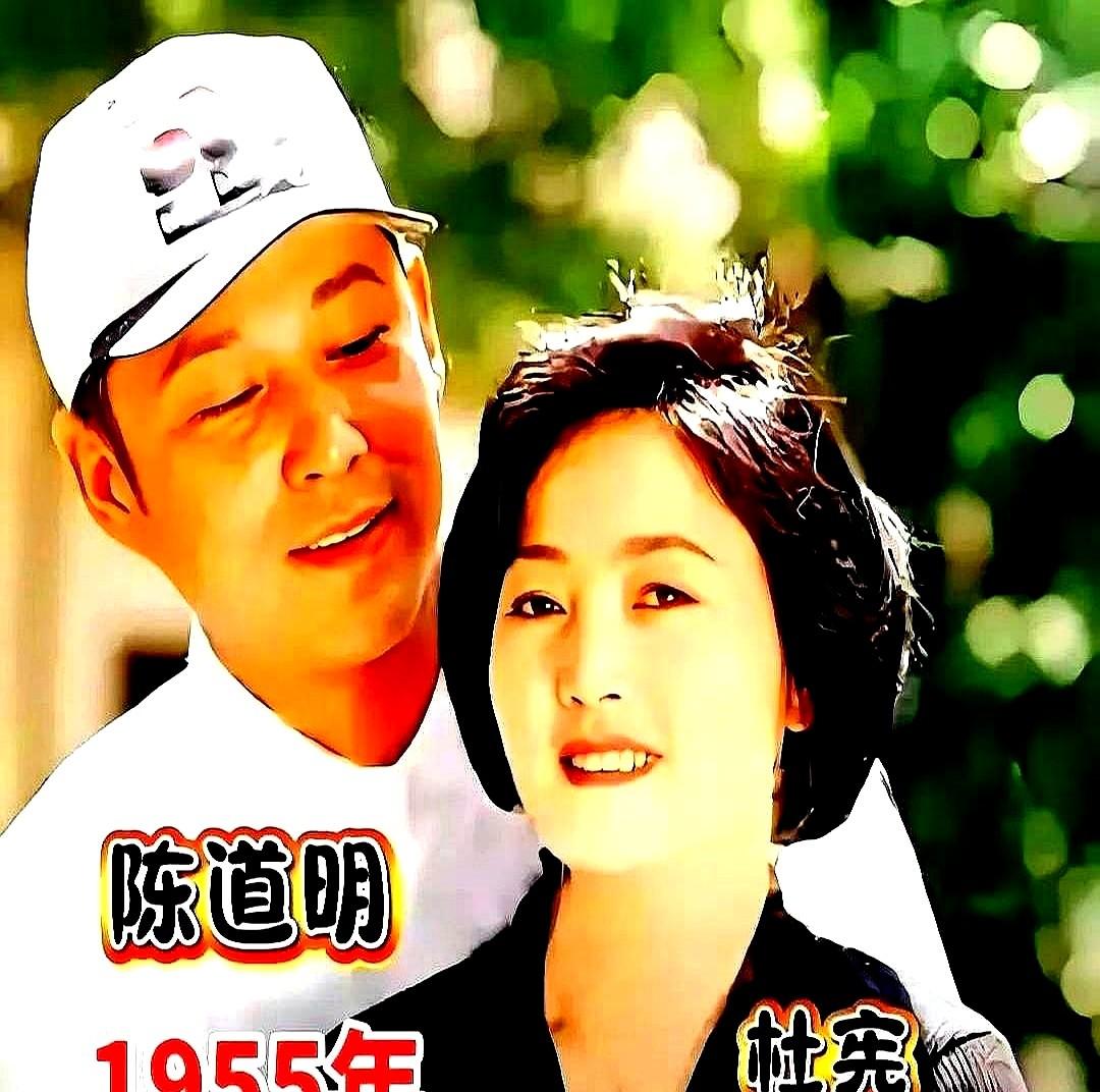 如今71岁了，他还在院子里陪着她打理玫瑰。
没有镜头前的甜腻，也没有刻意秀恩爱，