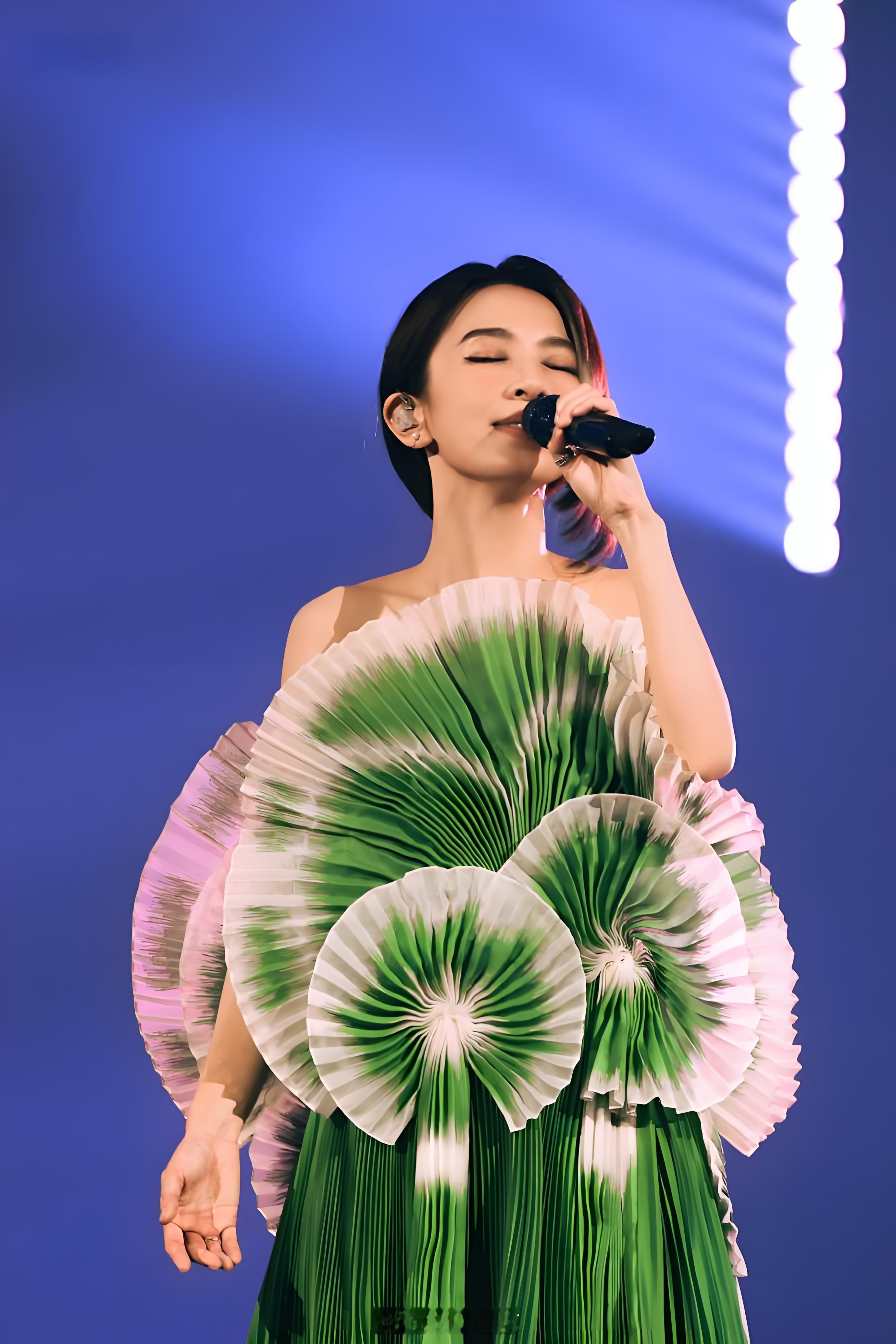 2024最美的夜跨年晚会  2024跨年演唱会你希望刘宪华在哪里：湖南卫视、江苏