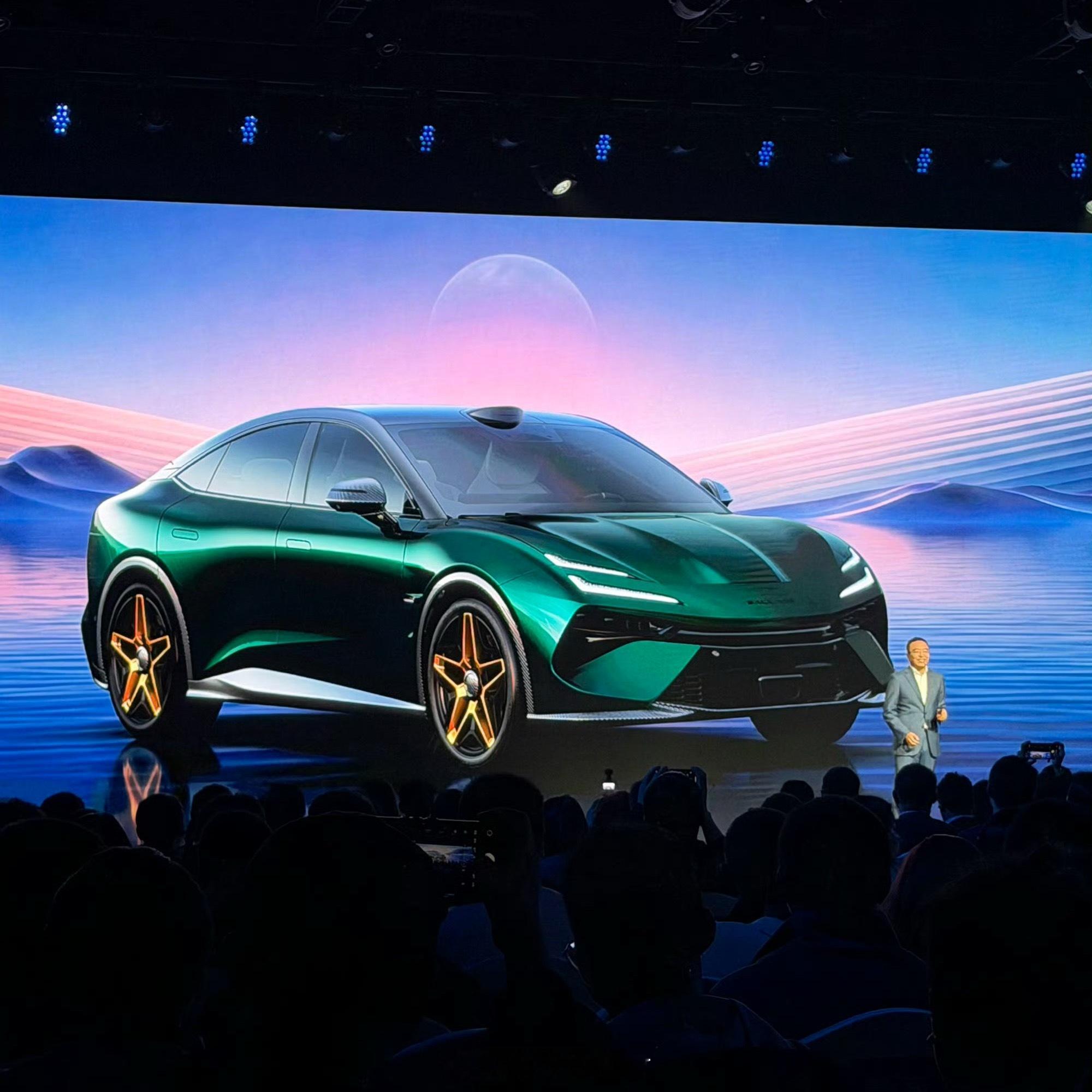 这波战略很不错啊，全新的AI汽车品牌“游心”，看起来挺有科技感的。一辆SUV一辆