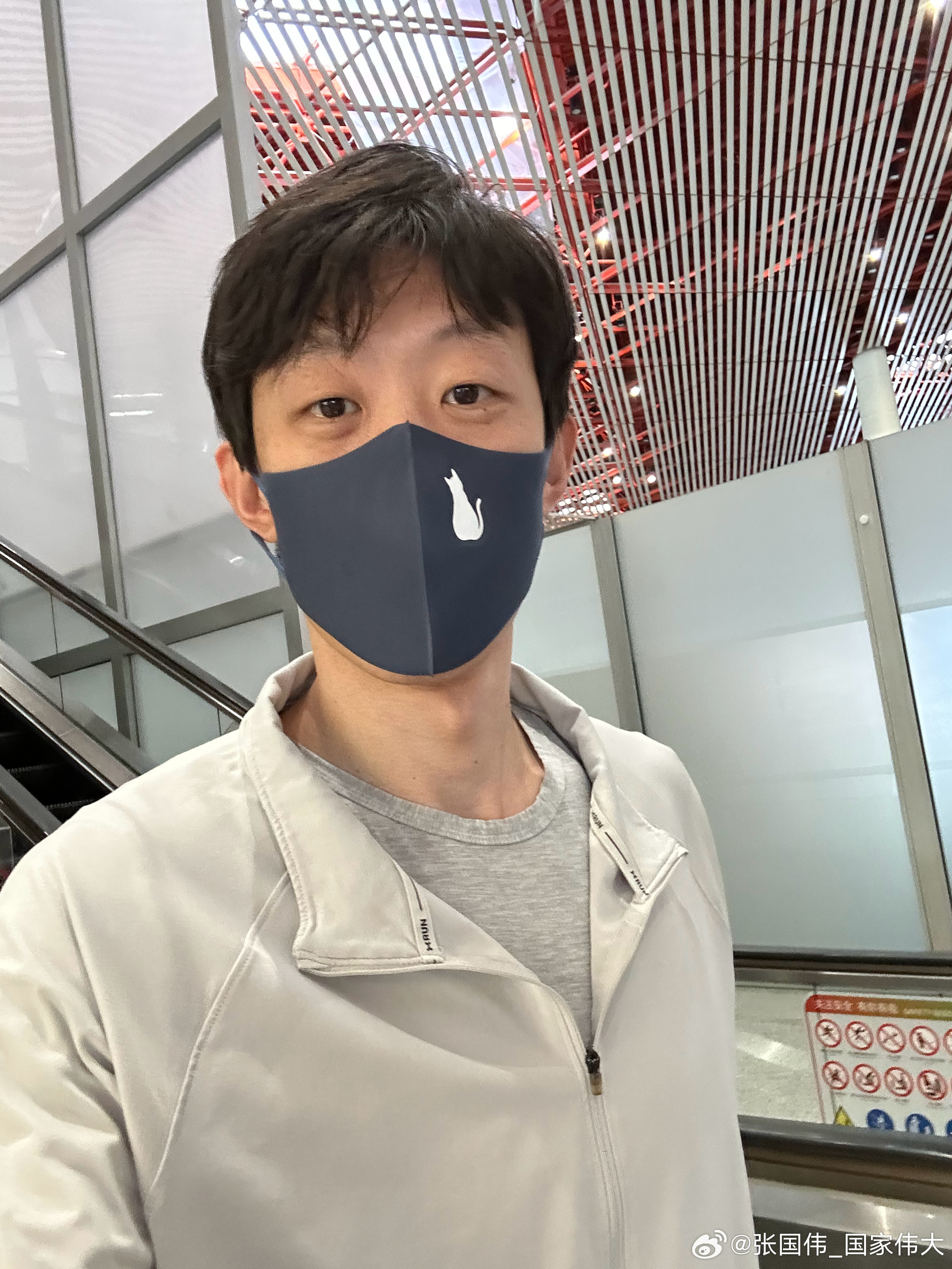 回家啦，以后考虑把头发留起来。 