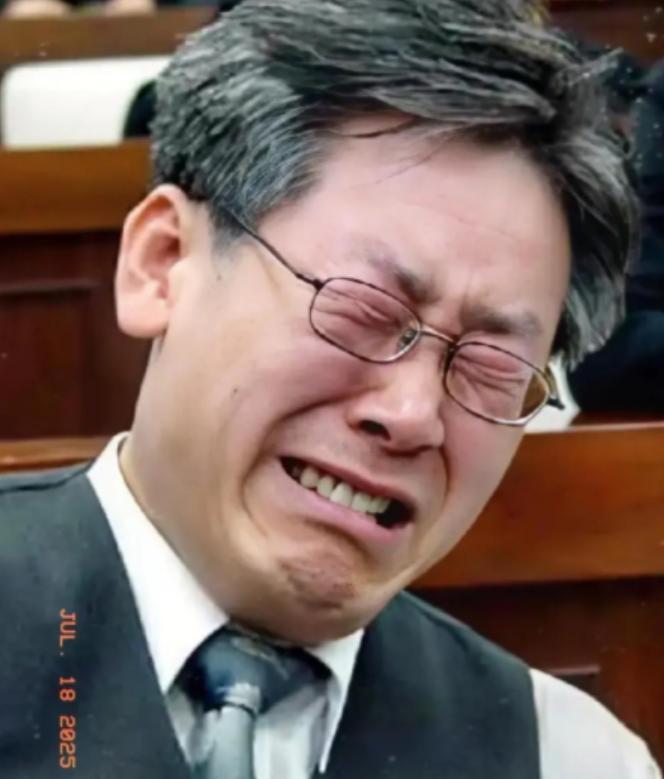 特朗普太狠了：李在明还没有到中国，美国就出手了，要捏韩国的七寸。

国际政坛最近