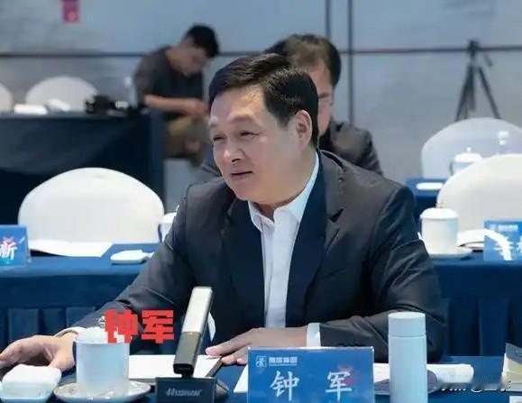 跨界六大行业辗转任职，技术型反腐精准穿透，人大代表钟军被查
 
2026年4月2