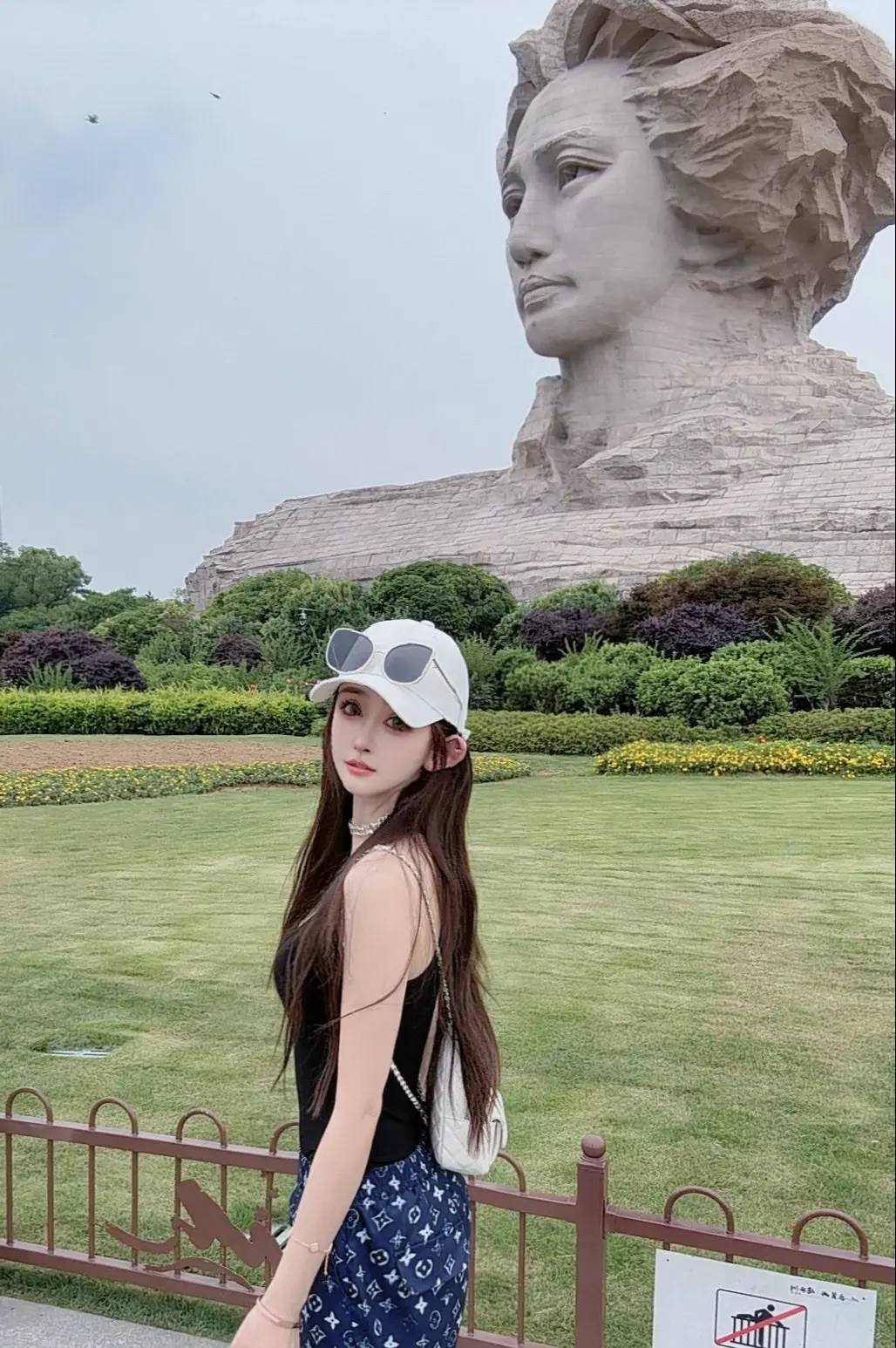 都会好起来的 那些偷偷抹掉的眼泪 都会成为前进的路灯
