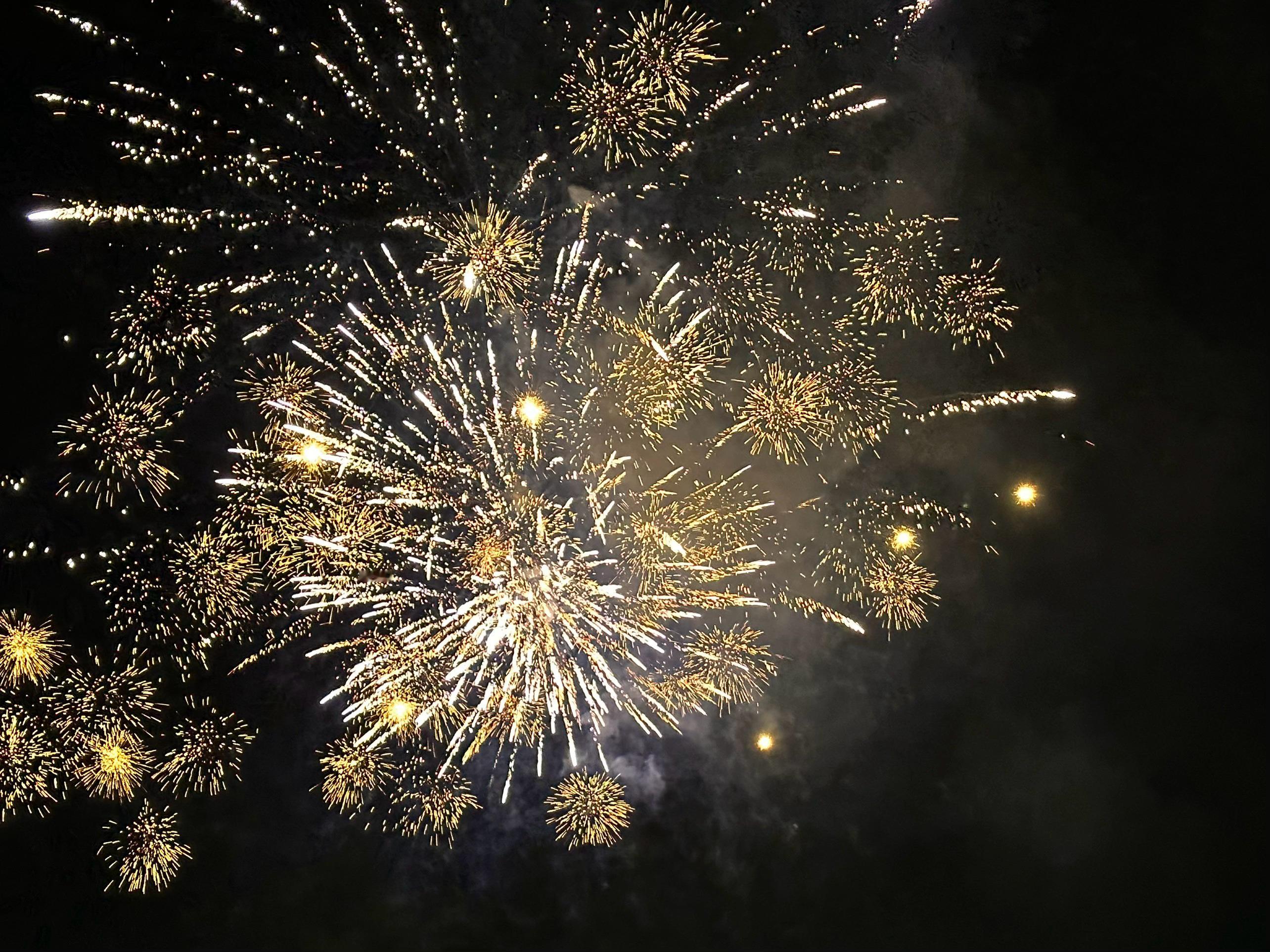 ㊗️大家新年快乐🧨🥁🎈🎉平安顺遂 暴富躺赢。 