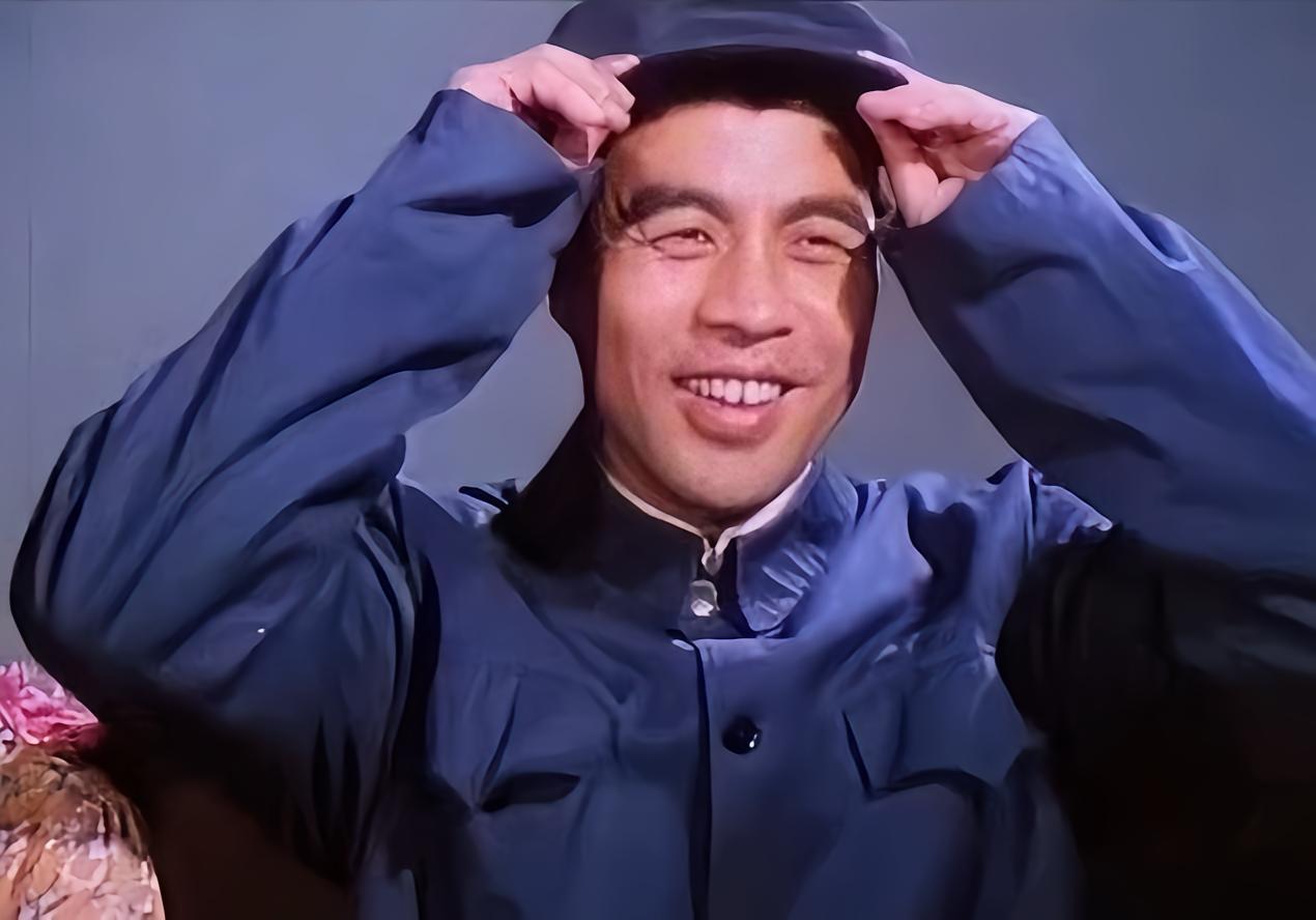 梁庆刚早年曾是唐山华新纺织厂工人，1960年，他被分配到上海人民艺术剧院进行学习