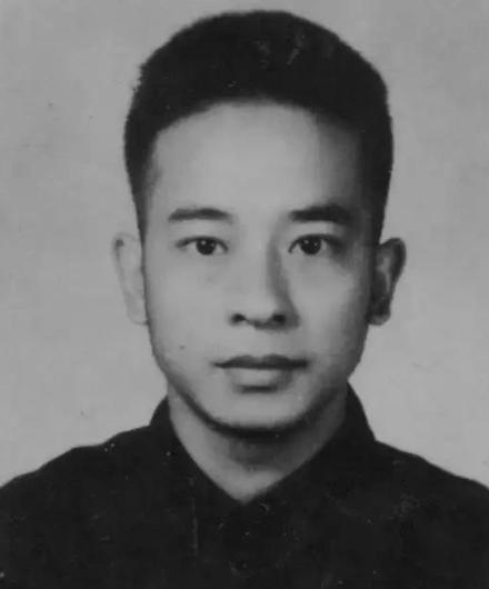 1948年，地下党罗广斌在秘密展开工作时，却在家中突然被捕，出卖他的不是别人，正