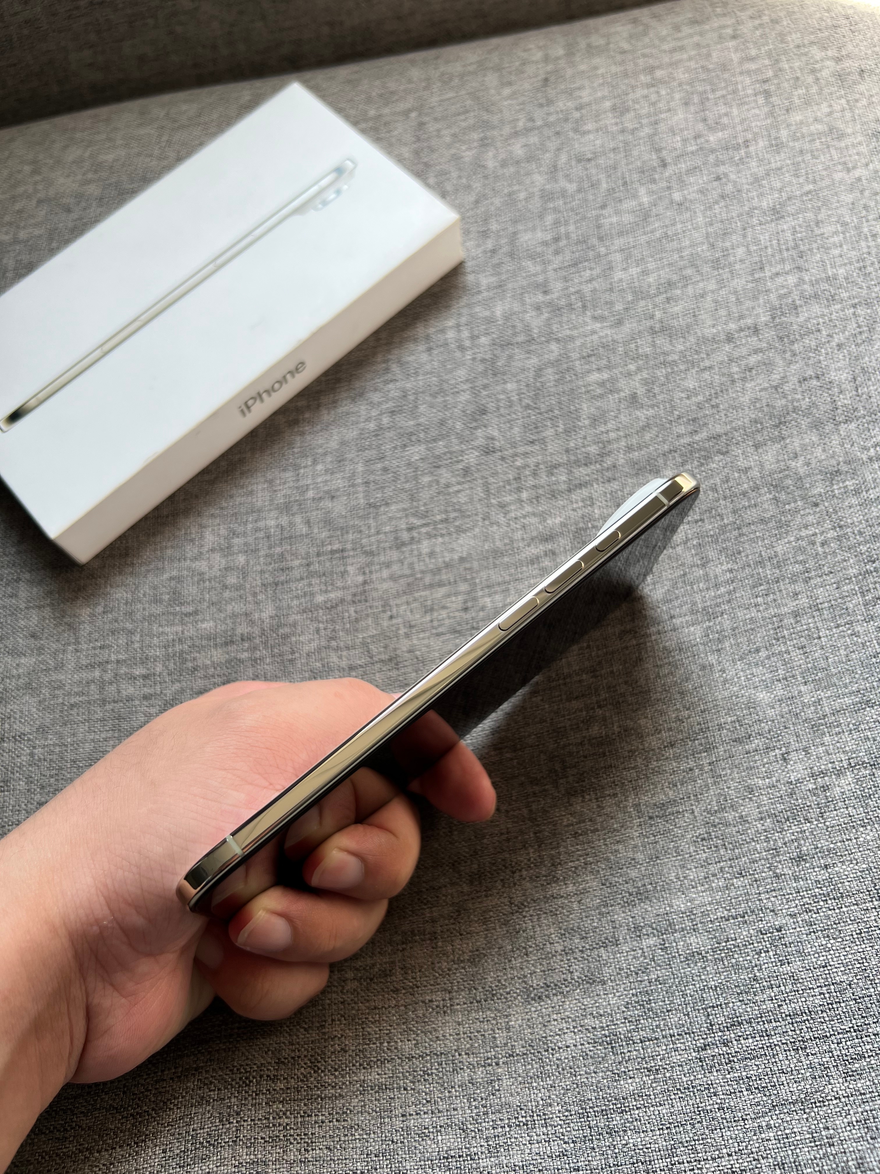 iPhone Air 1T 浅金色，仅使用几天，99新全套，电池仅循环6次，效率