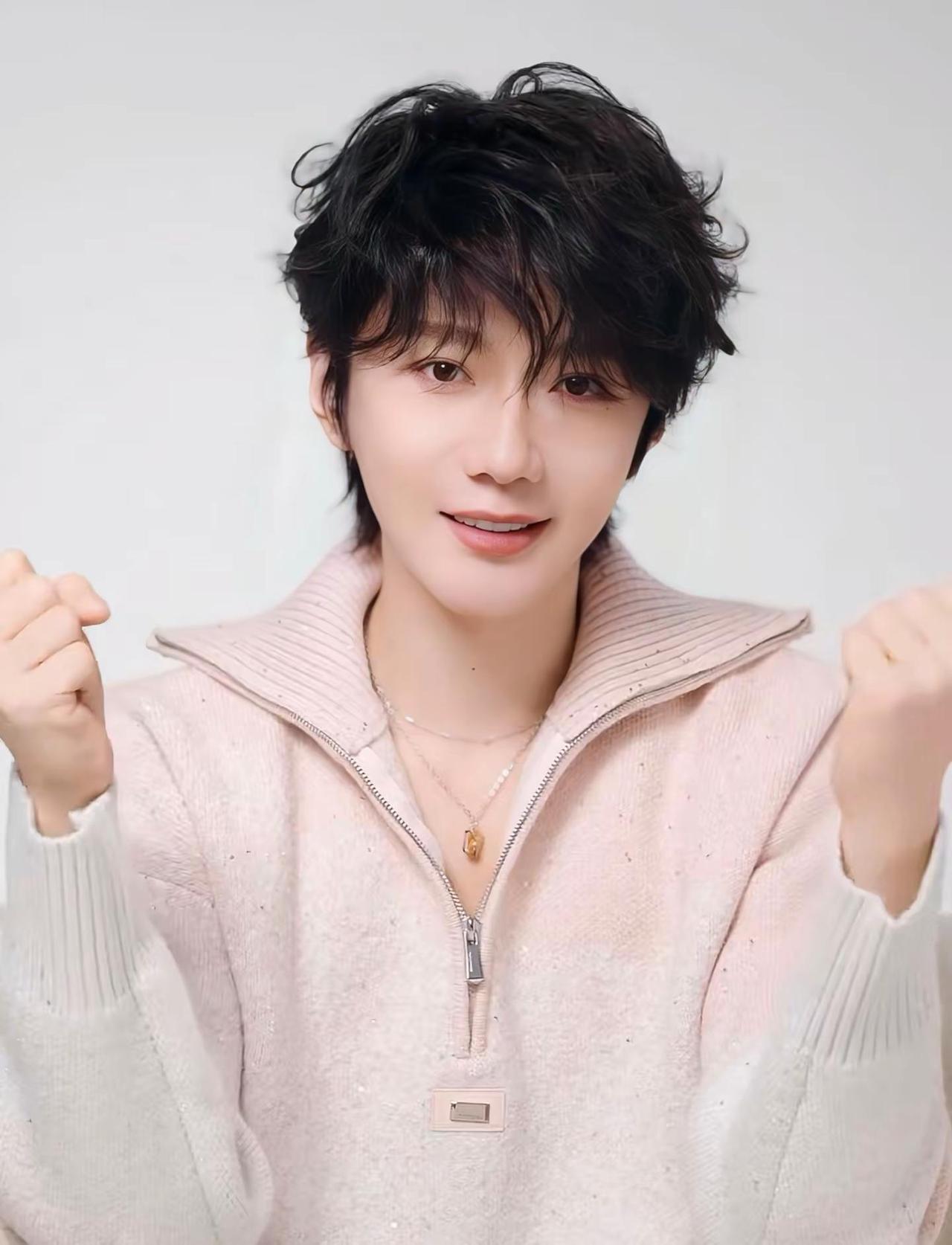 这乖巧的小卷毛样子是真招人稀罕啊。色令智昏啊！！！！！！！我能不能连他弟弟一起打