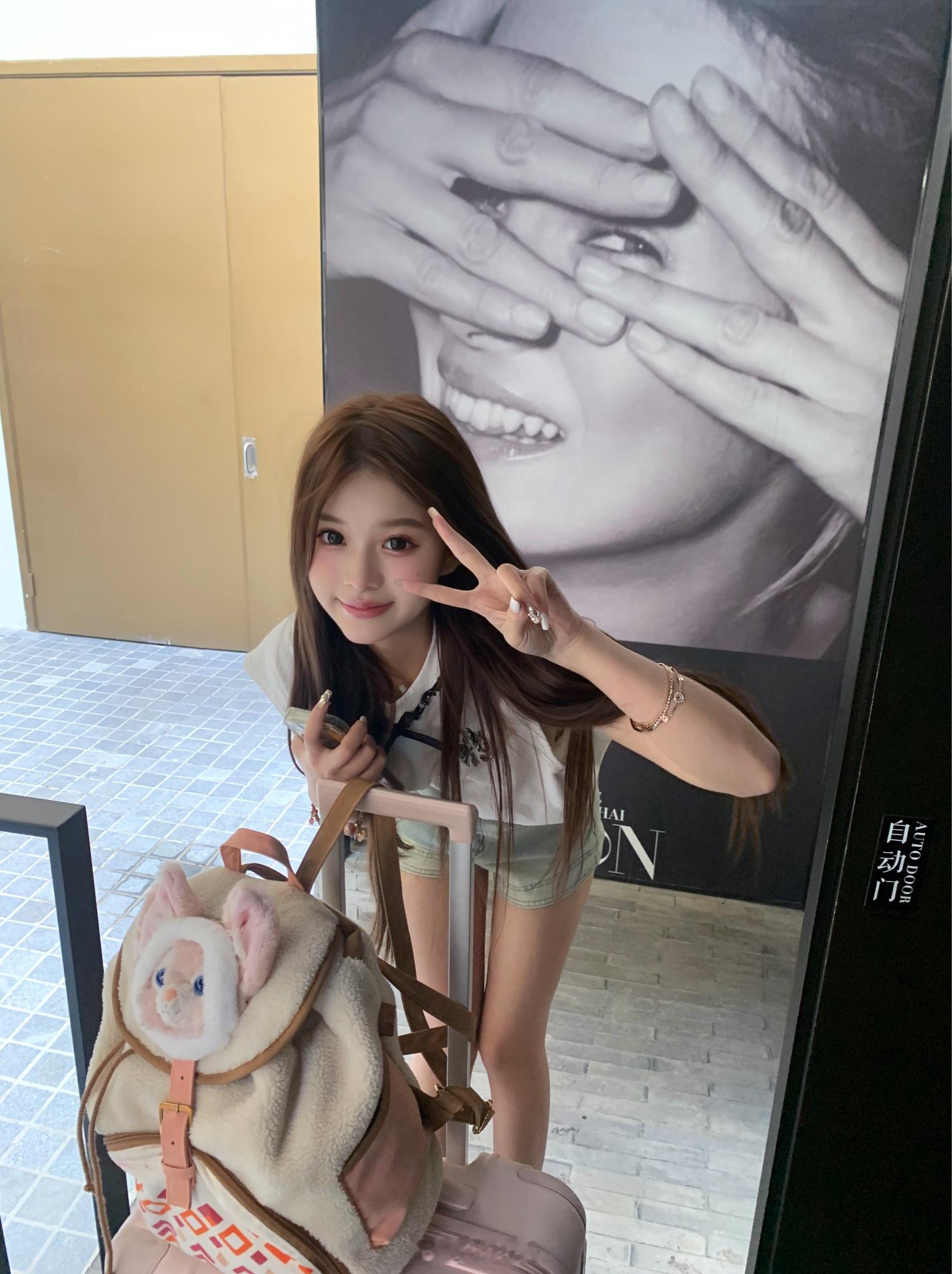 奇怪人类和她的好朋友 ​​​