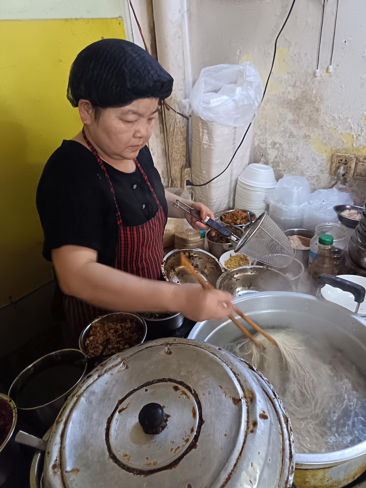 原来很多人看老王拍的视频，天天都是粉啊，面啊，汤啊，说没劲。

现在老王很少拍了