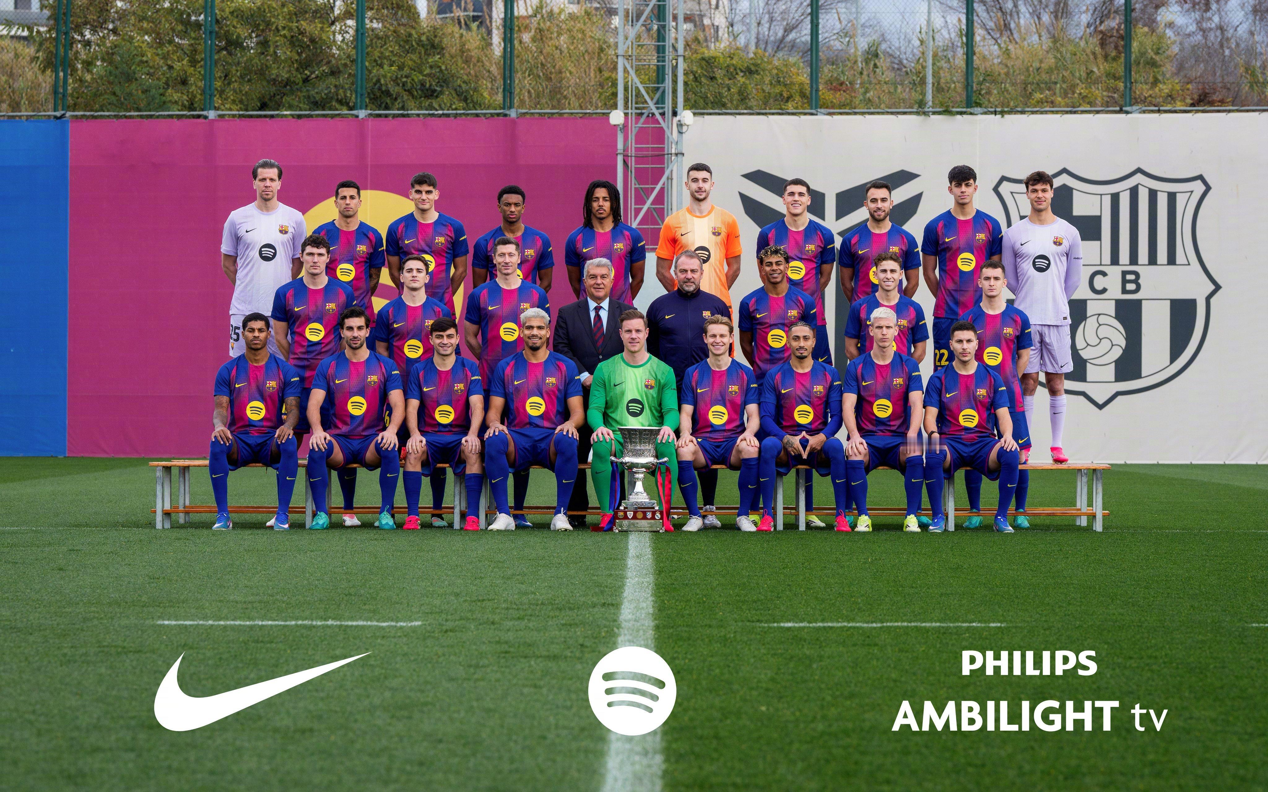 ✨定格这一刻的热烈⬇️📸25/26赛季巴萨一线队全家福❤️💙巴萨 🔴🔵F