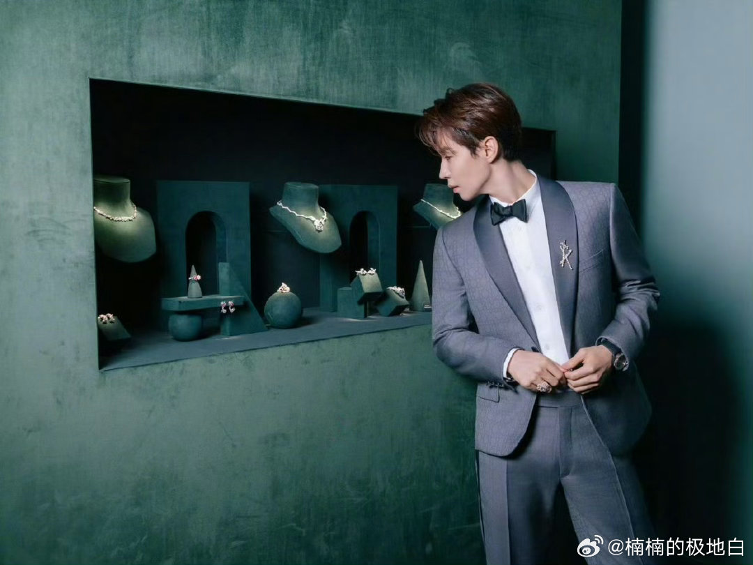 晚宴内场里的刘宪华 晚宴内场的刘宪华气质绝了！温润中透着矜贵，优雅里藏着高级，每