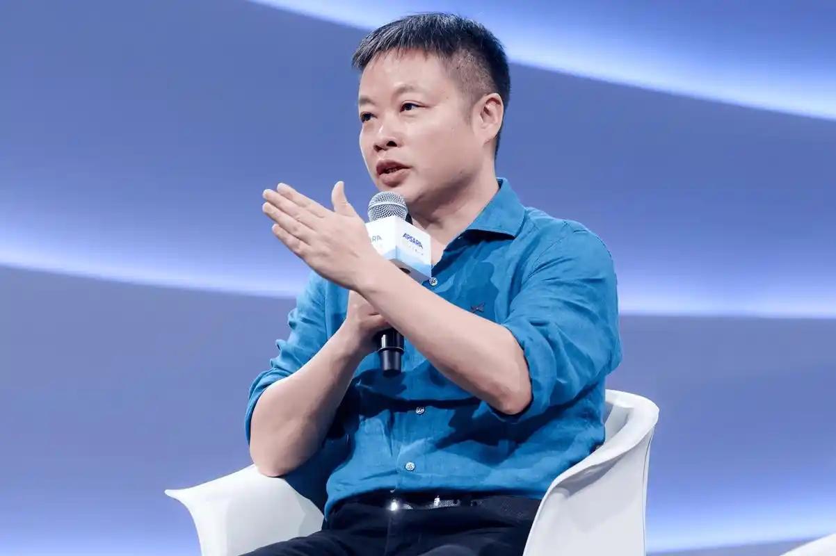 小鹏女机器人“猫步”惊艳，却遭“真人扮演”质疑？

11月5日，小鹏科技日上，小