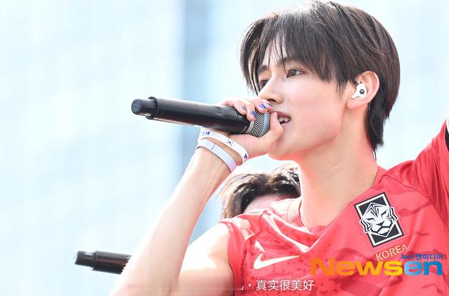严成玹SEONGHYEON世界杯应援公演舞台新闻图（抓拍） 