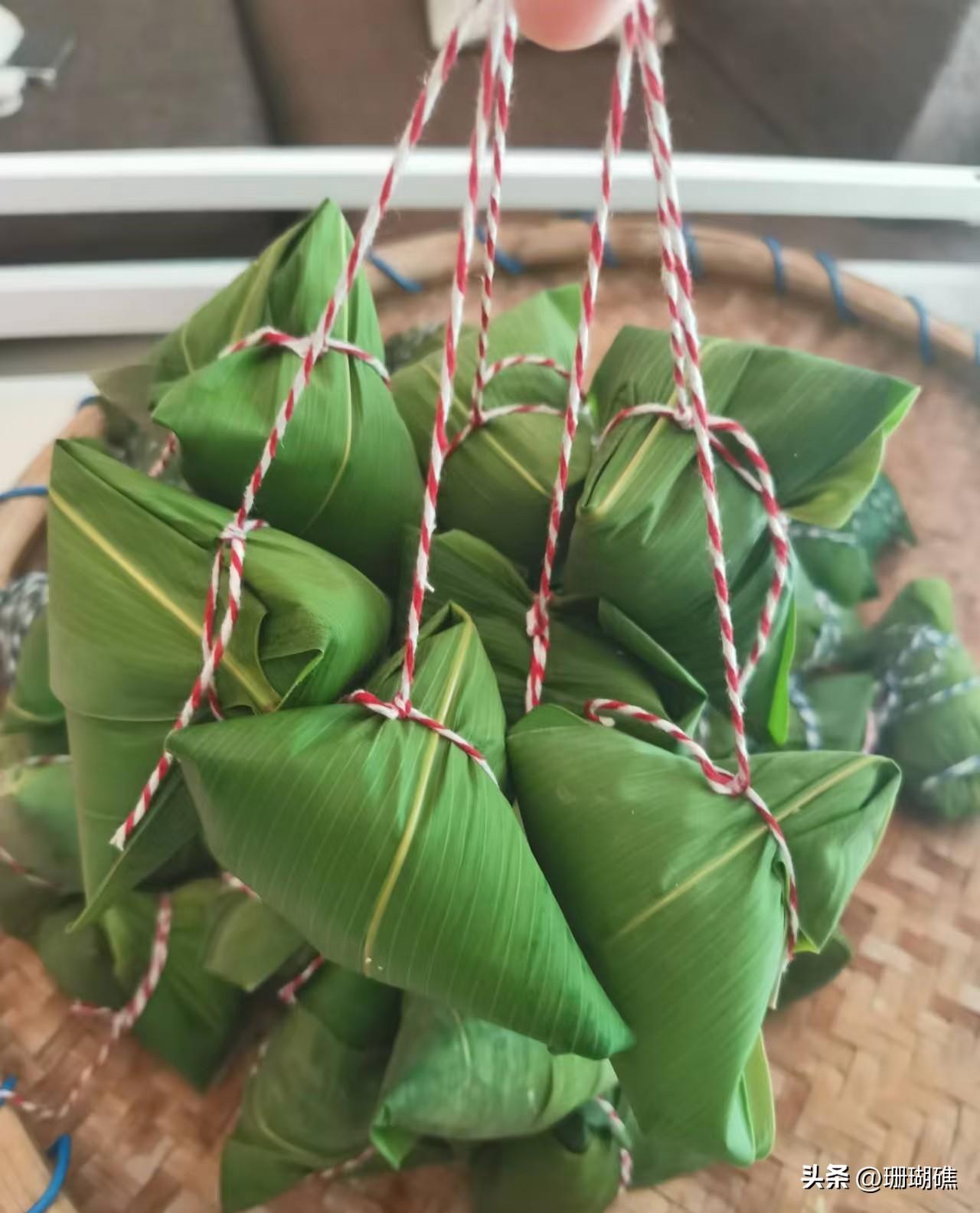 父母走后，日子像退潮的海，终于安静下来。不用再盯着手机怕错过消息，不用再为一声咳
