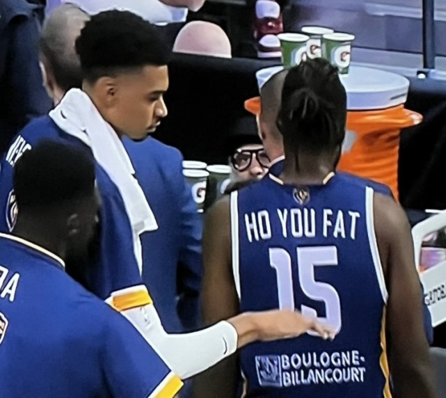 文班亚马在法甲有一个华裔血统的队友，斯蒂夫·何佑发（Steeve Ho You 