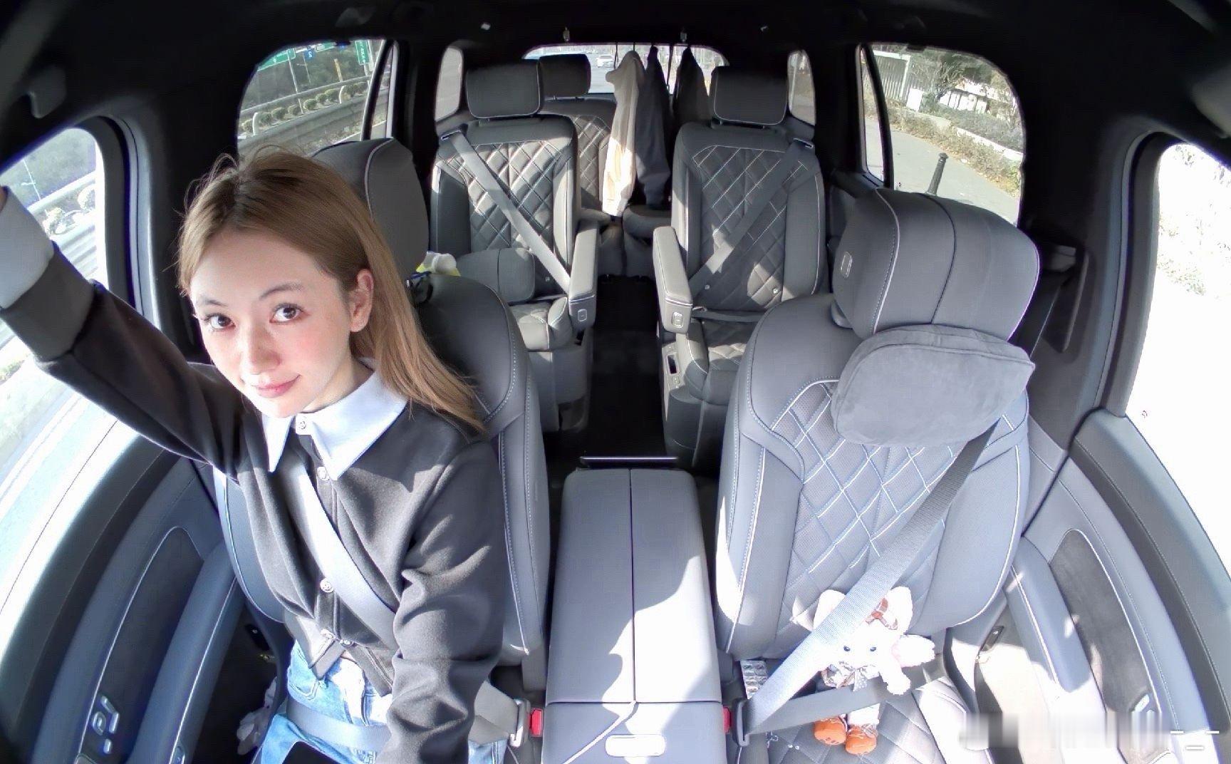 分享新鲜事嘻嘻⸝⸝ ᷇࿀ ᷆⸝⸝车自带的摄像头拍照。是不是还不错欧尼茜茜蔚来全新