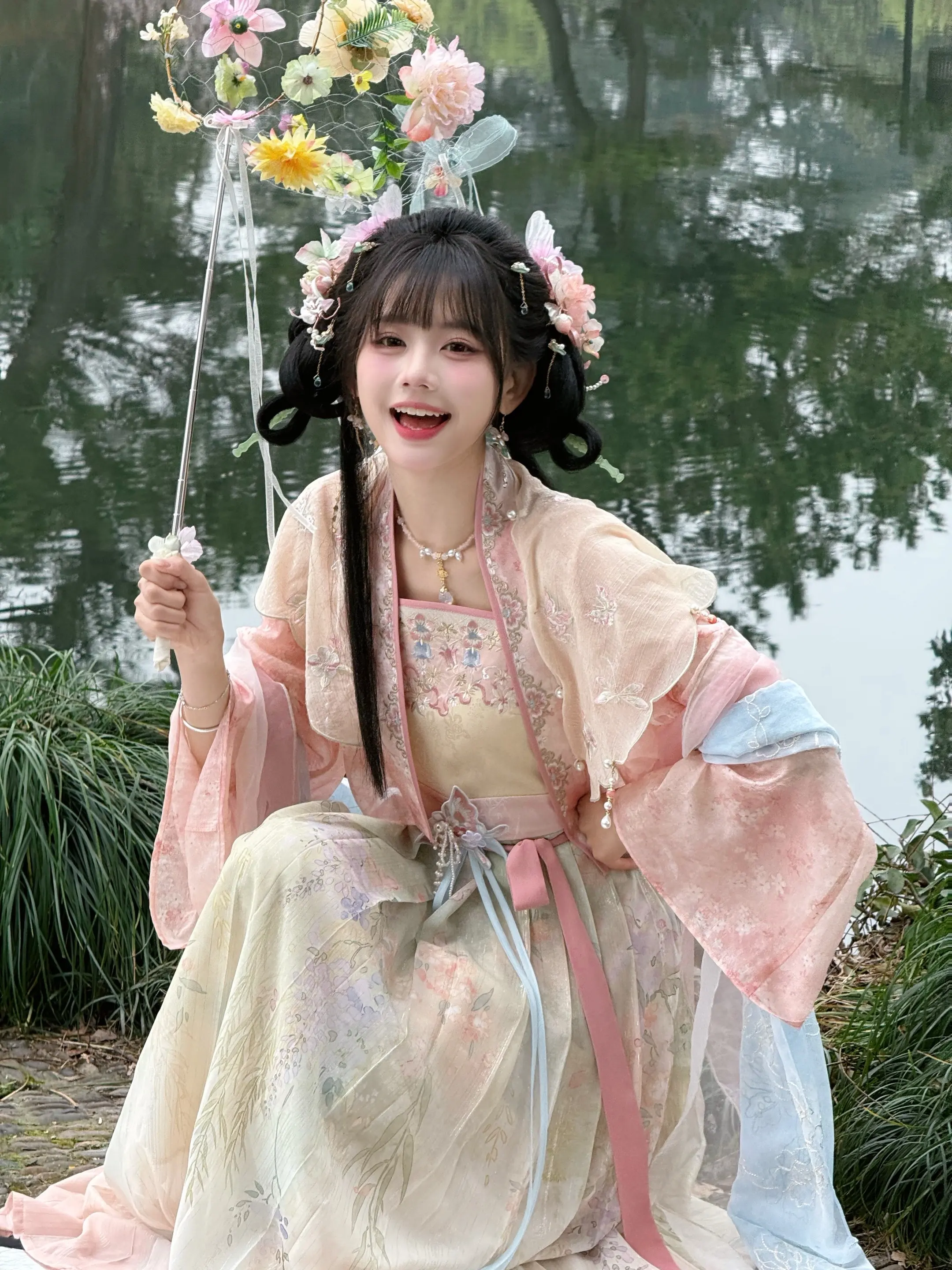 你说 曾见过一个和我很像的姑娘。