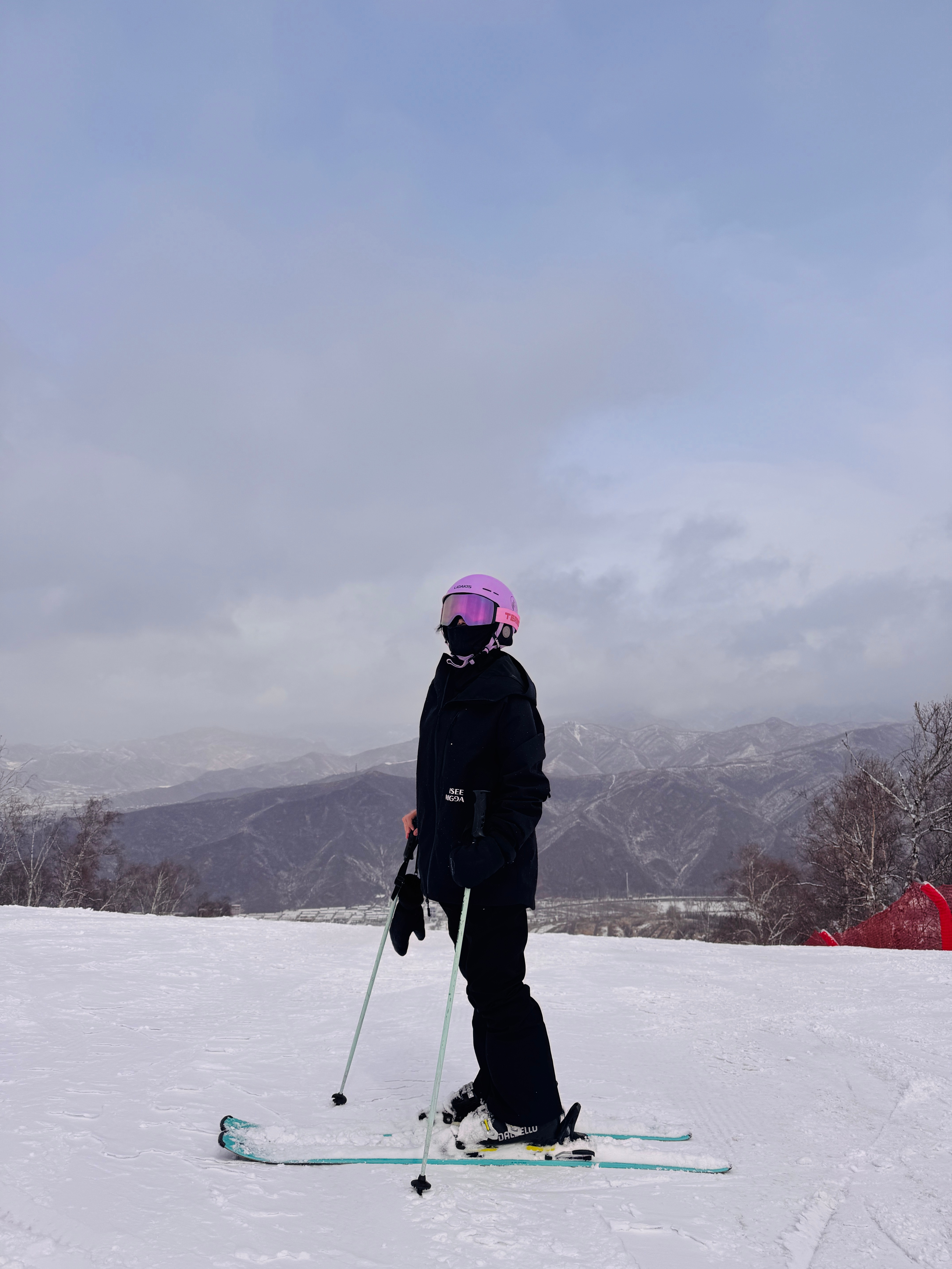 我累了。我再也不想滑高级道了。我只想回到宝宝乐园。 