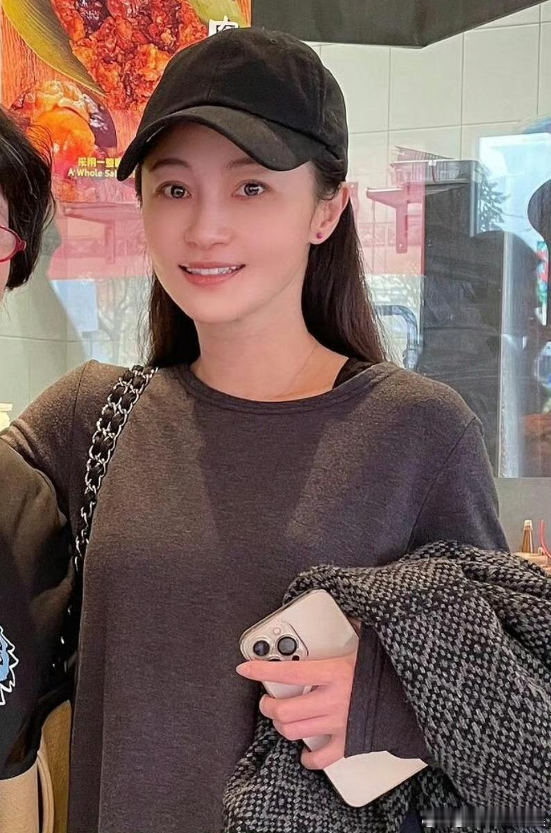 #加拿大偶遇姚笛#状态不错，还是很美 ​​​
