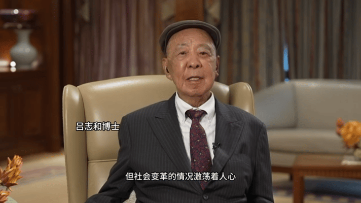 #虽微小也闪耀着光芒# 每个人都应该不断努力，就像这颗小行星一样，虽然是非常小的