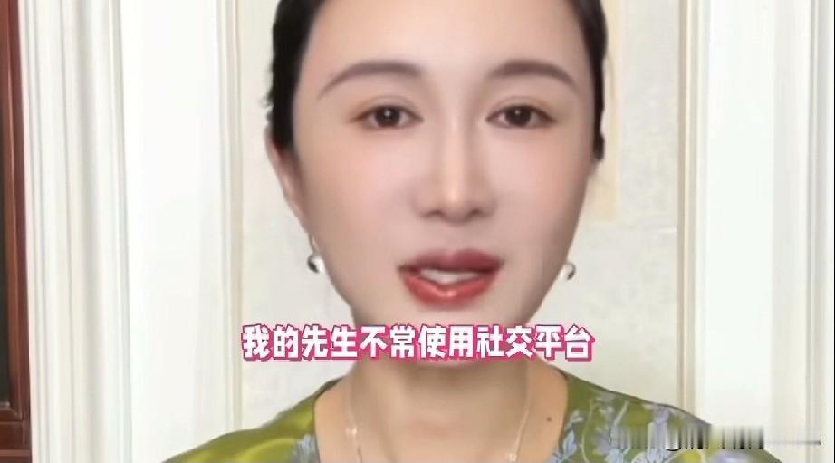 杜星霖说张纪中不常使用社交平台，他对这些网友的攻击一无所知，这些天的每一条回复，