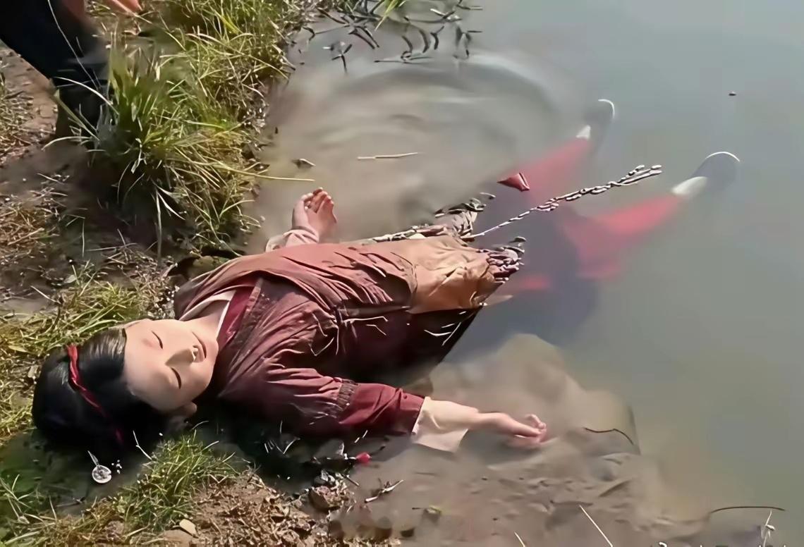 现在演员拍下水戏 居然都要裹保鲜膜的吗？大家有知道这样能起到什么作用吗？ 