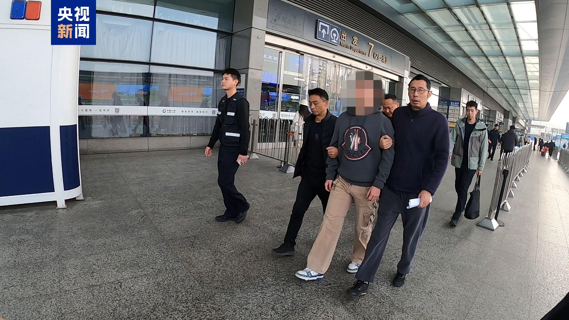 【#多次超高黑飞男子被刑拘最高超2700米#】据央视新闻，破解无人机信息系统、违