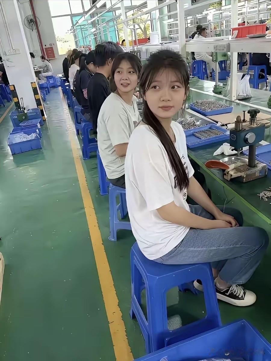 工厂新到的产线小妹妹👶大家觉得好看嘛？电子厂女员工 工厂的姑娘 厂里小姐 00