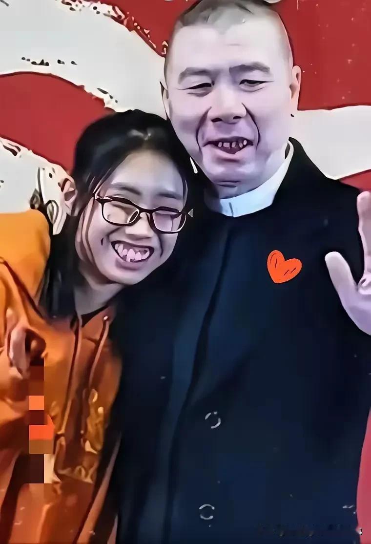 在网上听说，冯小刚的女儿是她抱养的，看这相片，爷俩长的真像！你认为呢？