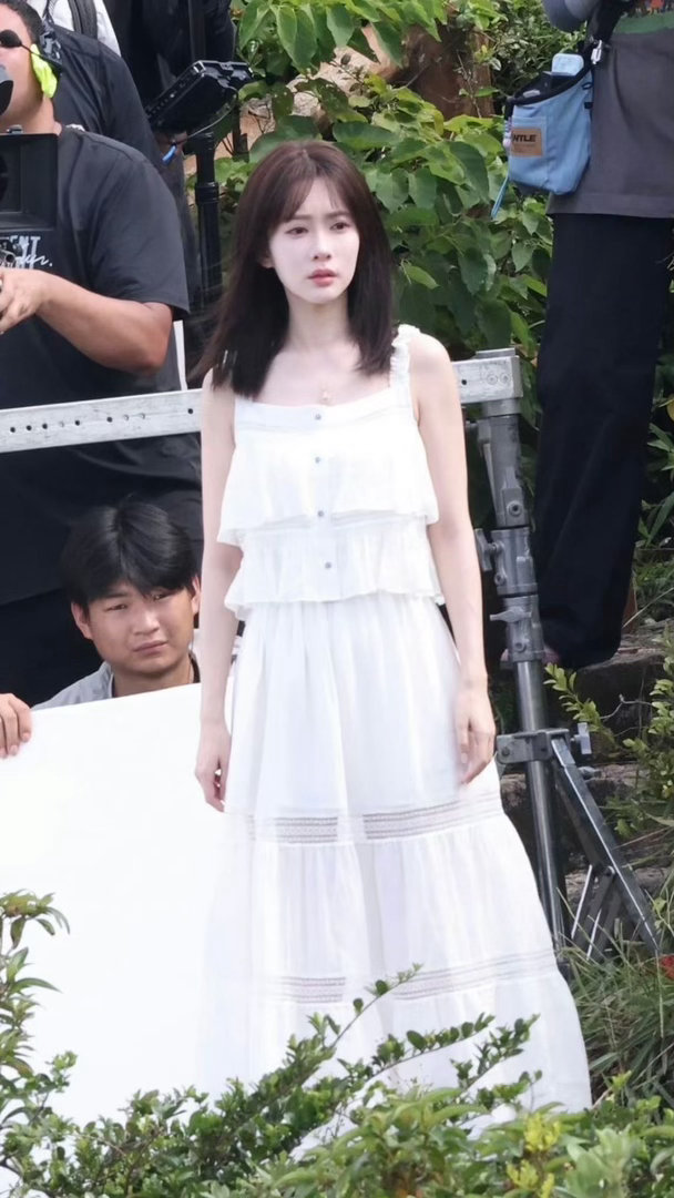 孟子义郝念哭戏感染力不需要声嘶力竭，仅仅湿润的眼眸，就把郝念身处逆境的无助全部传