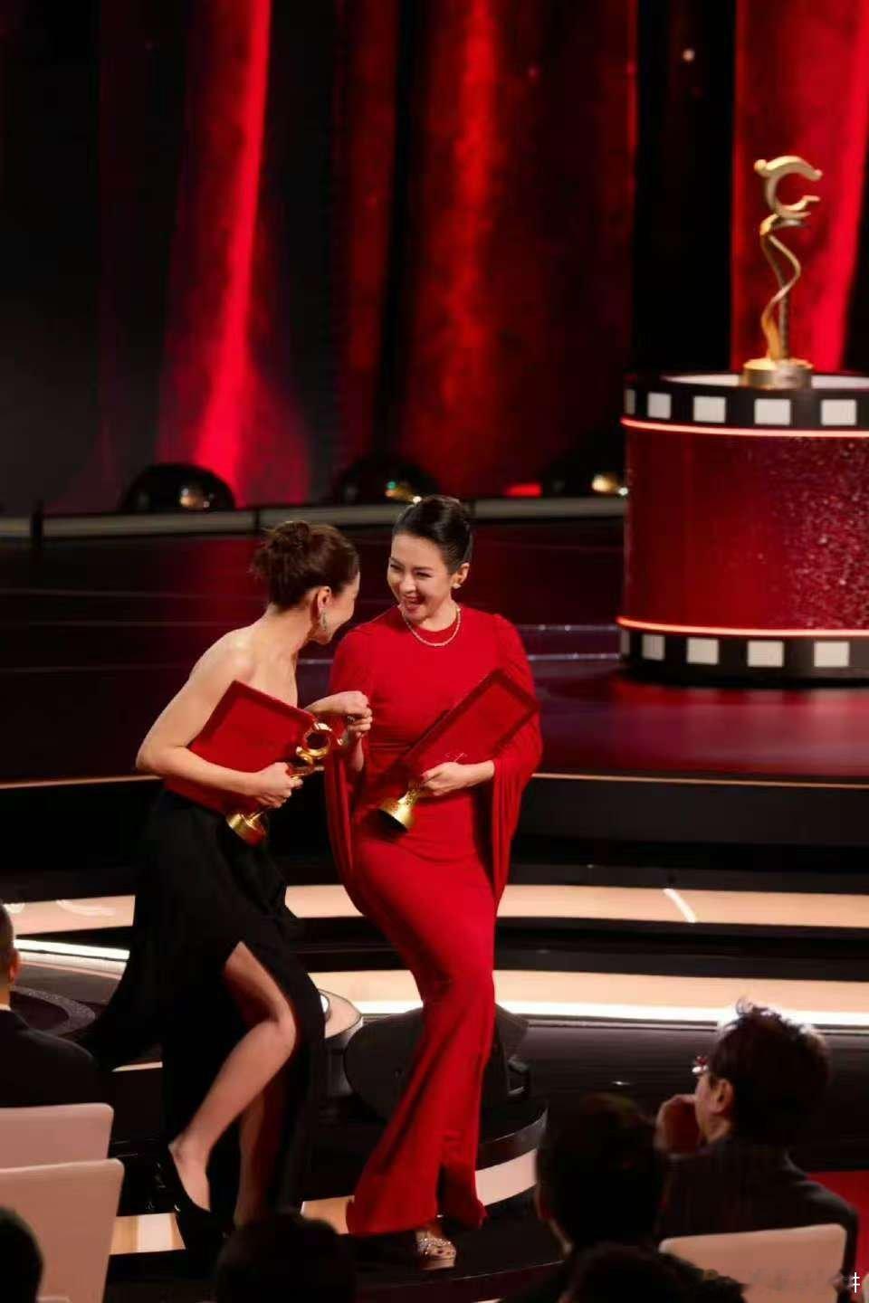 章子怡坦然回应为新戏增重章子怡坦然回应为4月开机新戏增重，甘愿为角色改变外形，抛