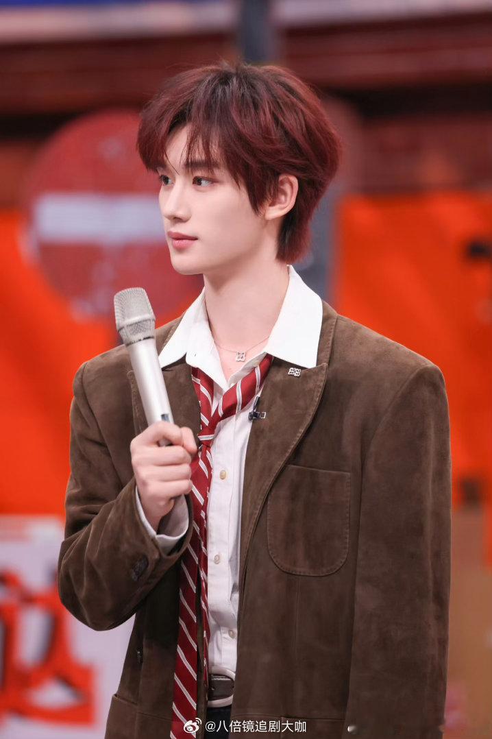 丁程鑫因五一演出缺席hi6录制丁程鑫缺席你好星期六录制啊这啊这，没想到丁程鑫因为