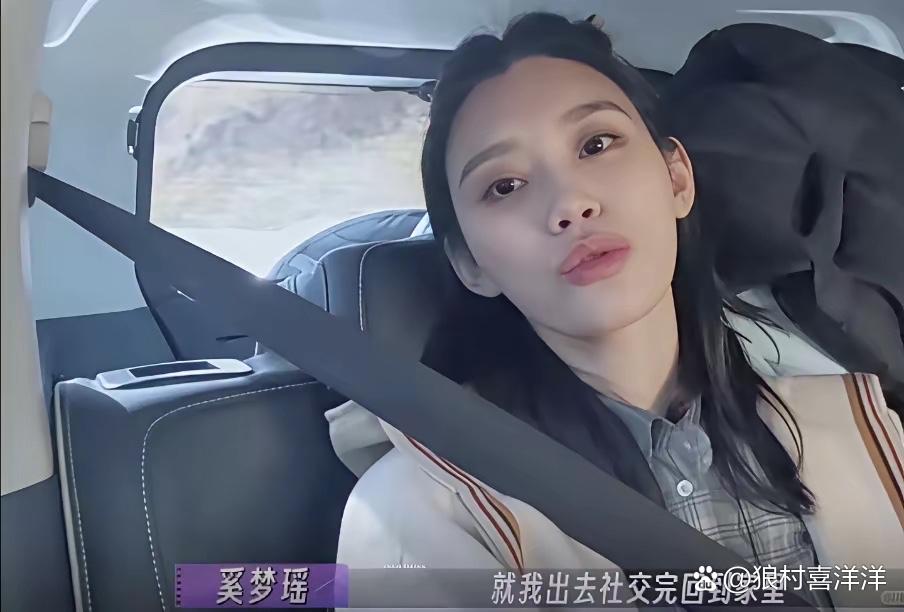 其实，奚梦瑶也是非常累的
她和何猷君在一起的时候
也经历了很多磨难
​据了解
何