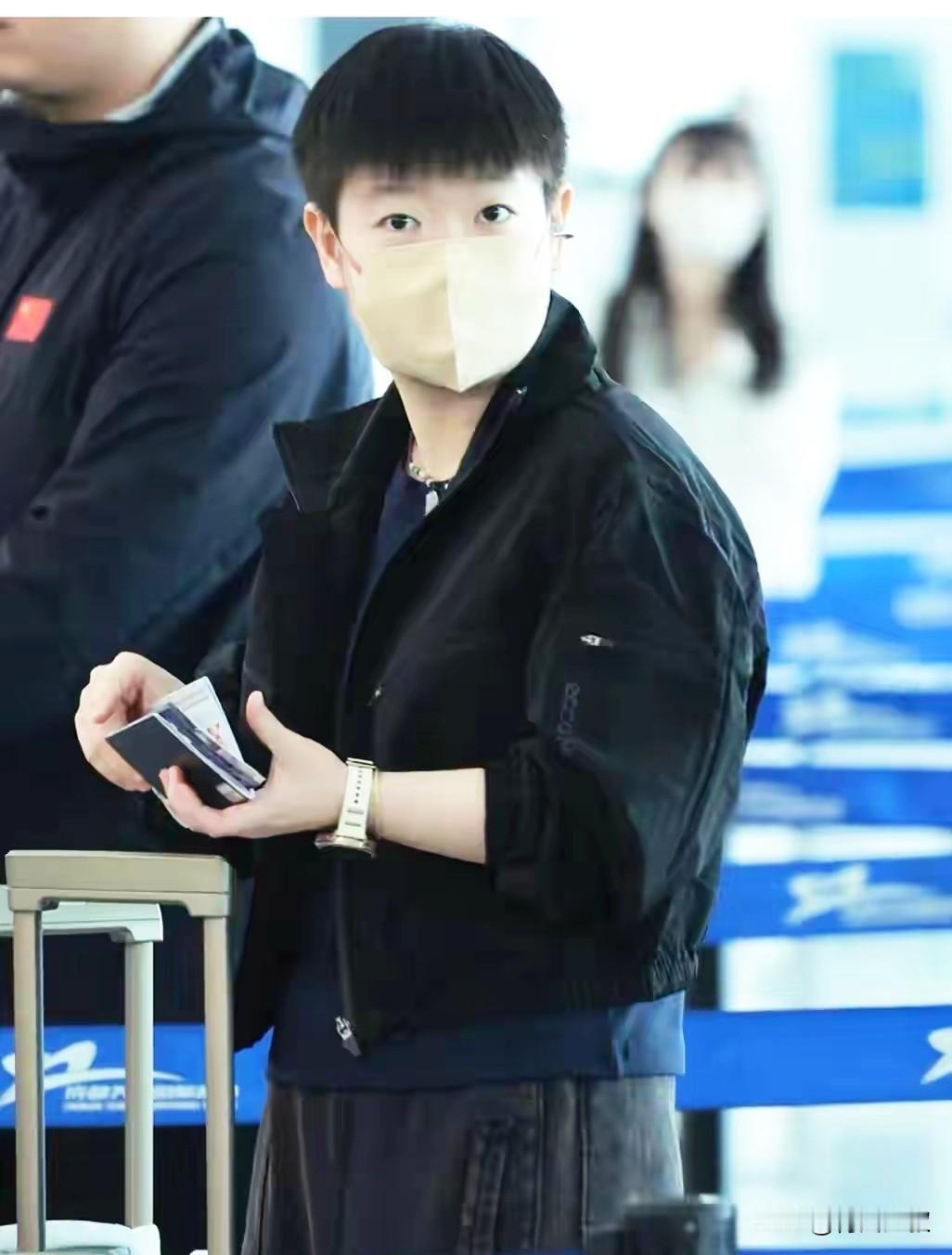 4月23日，孙颖莎、王楚钦等主力已经回北京了，他们有三天的假期。
27日出征伦敦