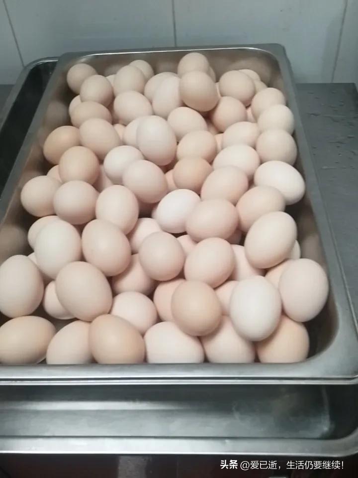 我发现一个奇怪的迹象，现在有好多人吃水煮鸡蛋，只吃蛋白不吃蛋黄，为什么呀？鸡蛋饮