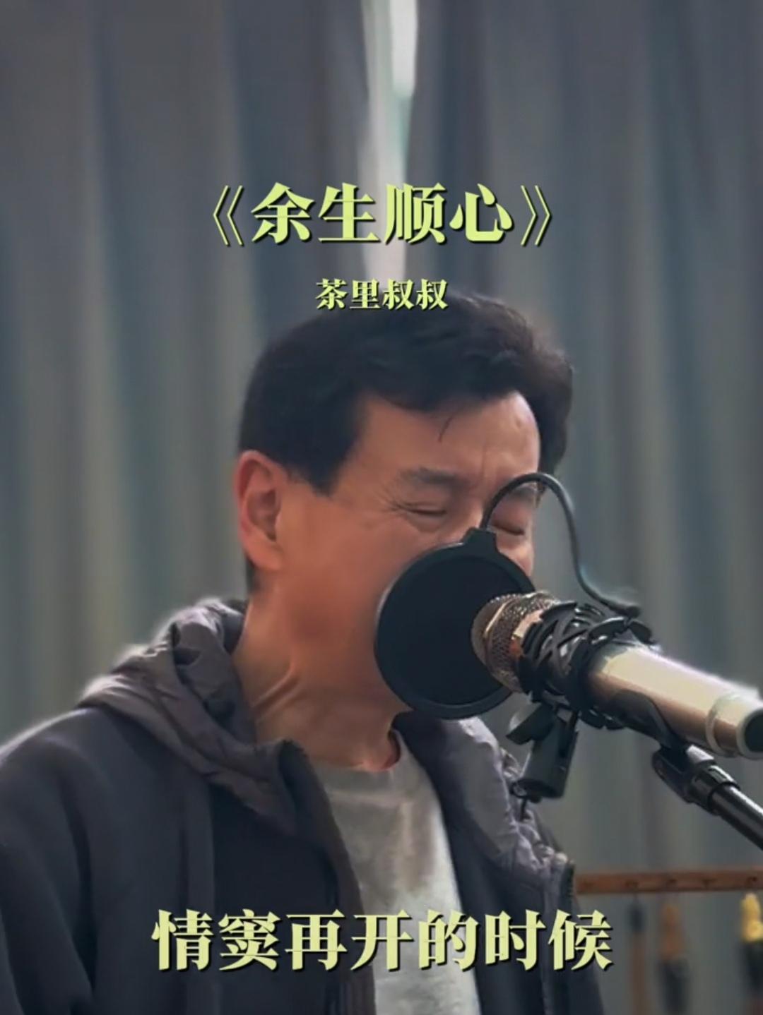 《七律～人生不易》

谁知细雨细留神，
自觉微风微笑尘。
撇捺人生人作古，
弯钩