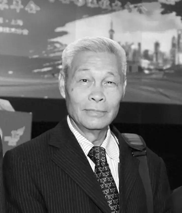 燕树林（1940年11月26日-2026年4月9日），生于天津，中共党员，主任技