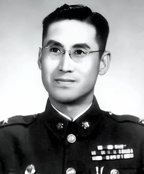 1948年深夜，毛人凤带特务突袭郭汝瑰家，想找“通共”证据。一进门全傻眼：堂堂中