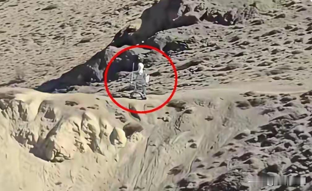 谁能想到，高原哨所里扛大梁的居然是“铁疙瘩”？

近日印度网民拍到中印边境中国一