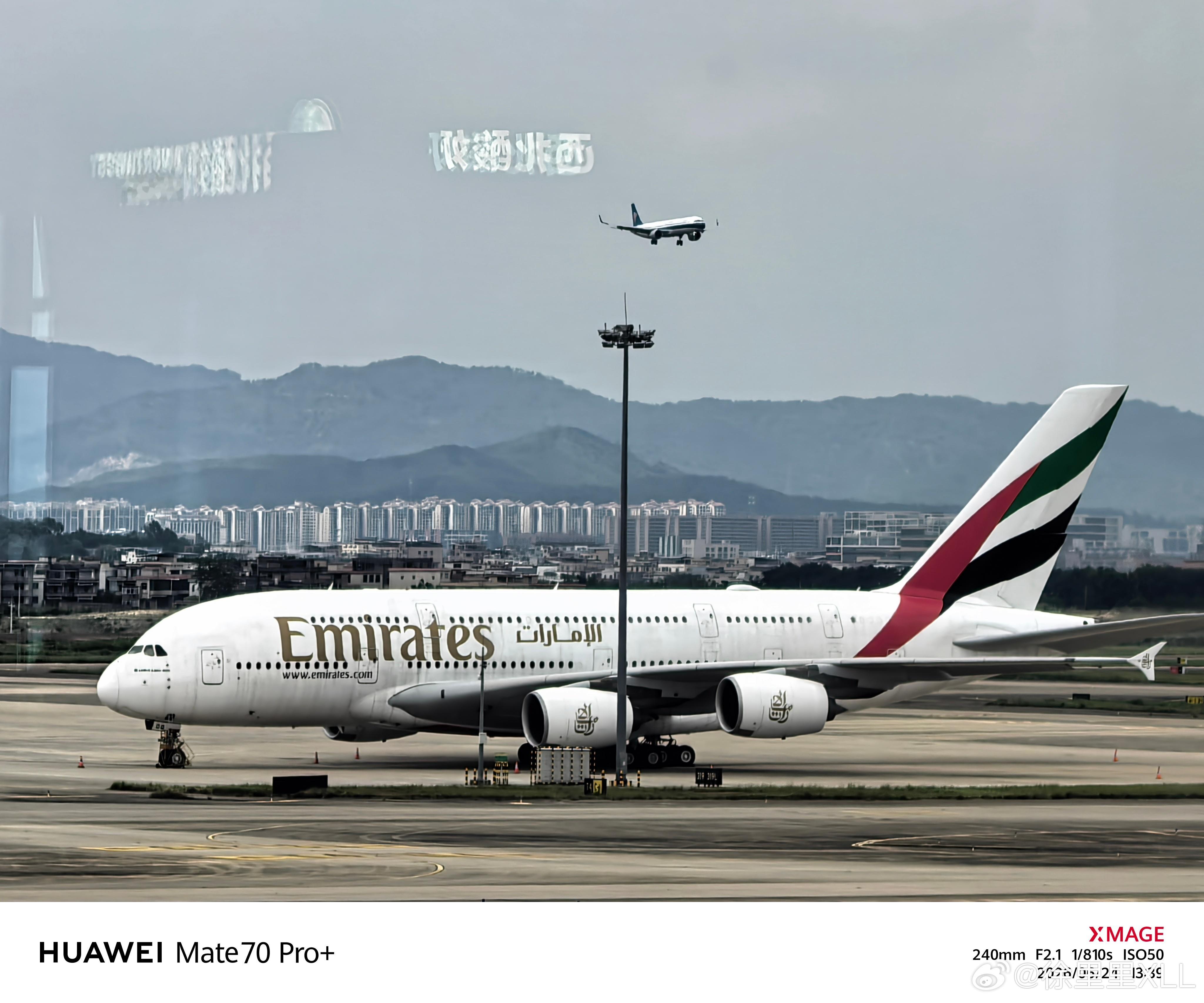 最近每次来广州白云机场，都能遇到阿联酋航空的A380。附与320的尺寸对比。